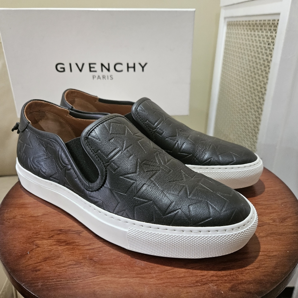 GIVENCHY